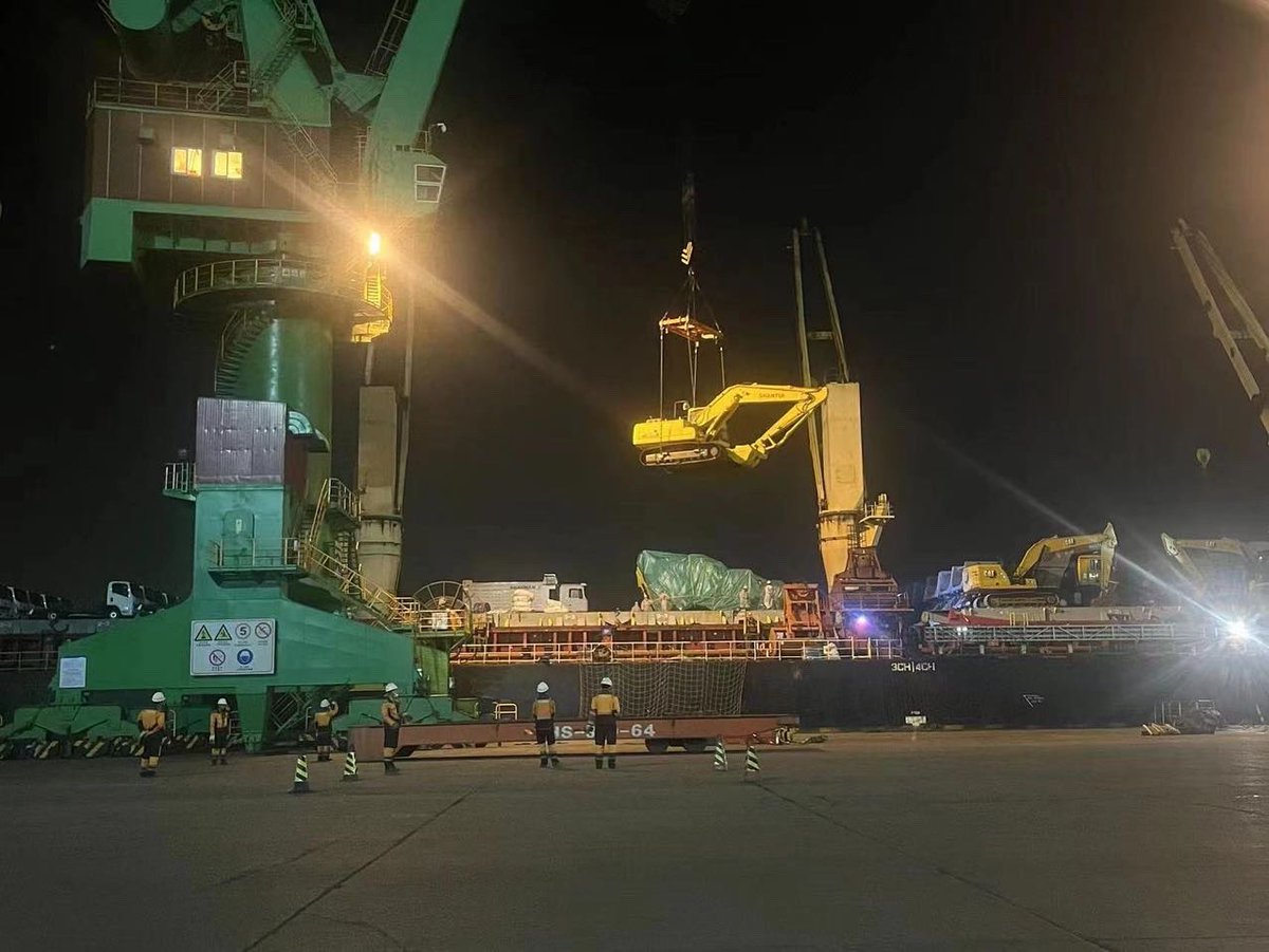 LeahLi06091213's tweet photo. SHANTUI SE220 Excavator departures 🇸🇻
#shantui #excavator #se220 #se215w #newindu https://t.co/8si5LMW4iT