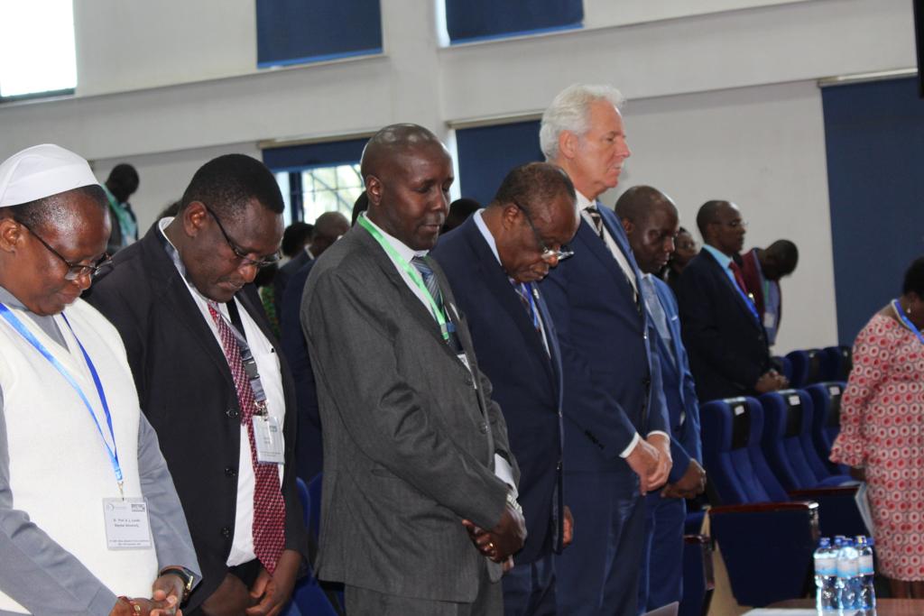 mintbetofficial's tweet photo. His wisdomness , prof Ayiro is currently  oozing unlimited  wisdom  "The Belmont report dictates the common rules of respect , beneficence and justice for compliance in research "
  #DaystarNacosti2022 https://t.co/YMezpQP1Sk