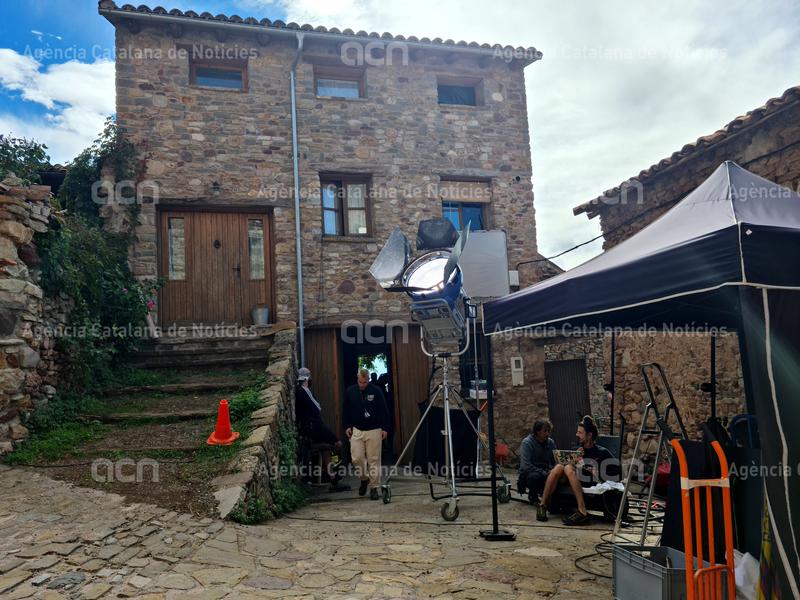 ACNPirineuAran's tweet photo. @elenatrape acaba el rodatge del film 'Els encantats' a la @visitvallfosca . El poble d' #Antist s'ha convertit durant un mes en l'escenari de la pel·lícula https://t.co/3rtXsdFv3Z https://t.co/1Siut9eECG