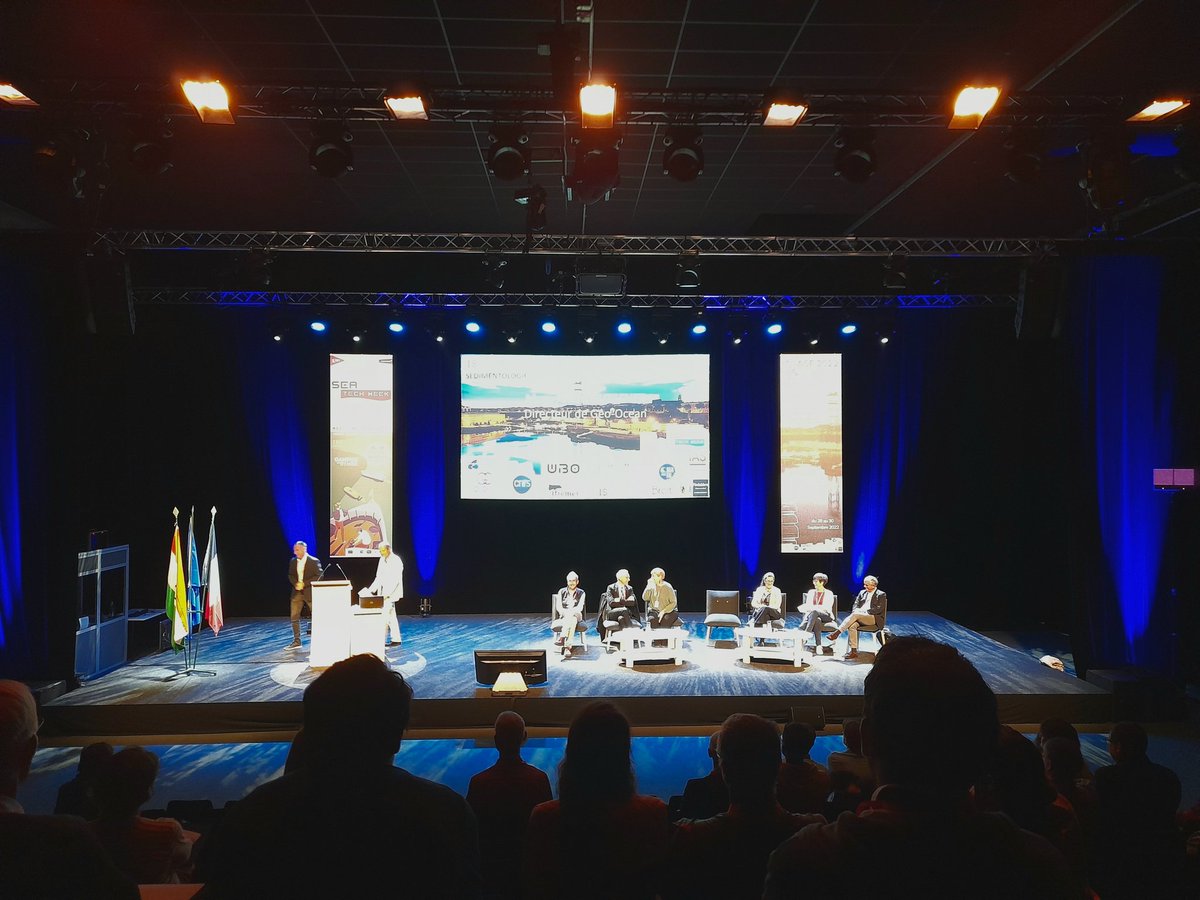 ASF_Brest's tweet photo. Cérémonie d'ouverture de l'ASF ce matin, avec l'intervention de @Ifremer_fr @BRGM_fr @shom_fr @BRGM_fr @ISblue_school @UBO_UnivBrest et la flotte océanographique franç⛴️🚢 bon congrès à tous! https://t.co/b8JKqHxVxn
