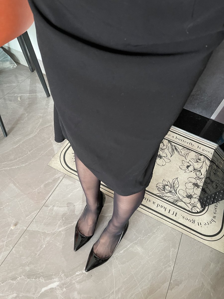 msbaoer's tweet photo. 失踪人口回归！未读私信就不一一回啦，喜欢的话重新联系我入会哦😚
#黑丝 #高跟控 #足控 #女王s #舔狗 #脚奴 #女s #鞋底奴 https://t.co/FsNIO3Uk4Y