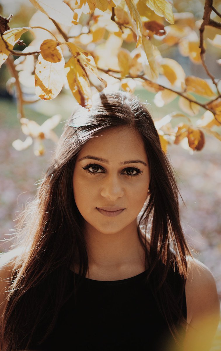 mkvphotography's tweet photo. The best thing about autumn for me are the leaves changing colour. So many gorgeous different shades of oranges, pinks, reds, greens 💚🧡💛
📷 of Payal at the park.
#autumn #hillingdon #photographer https://t.co/NgWZfEoiY4