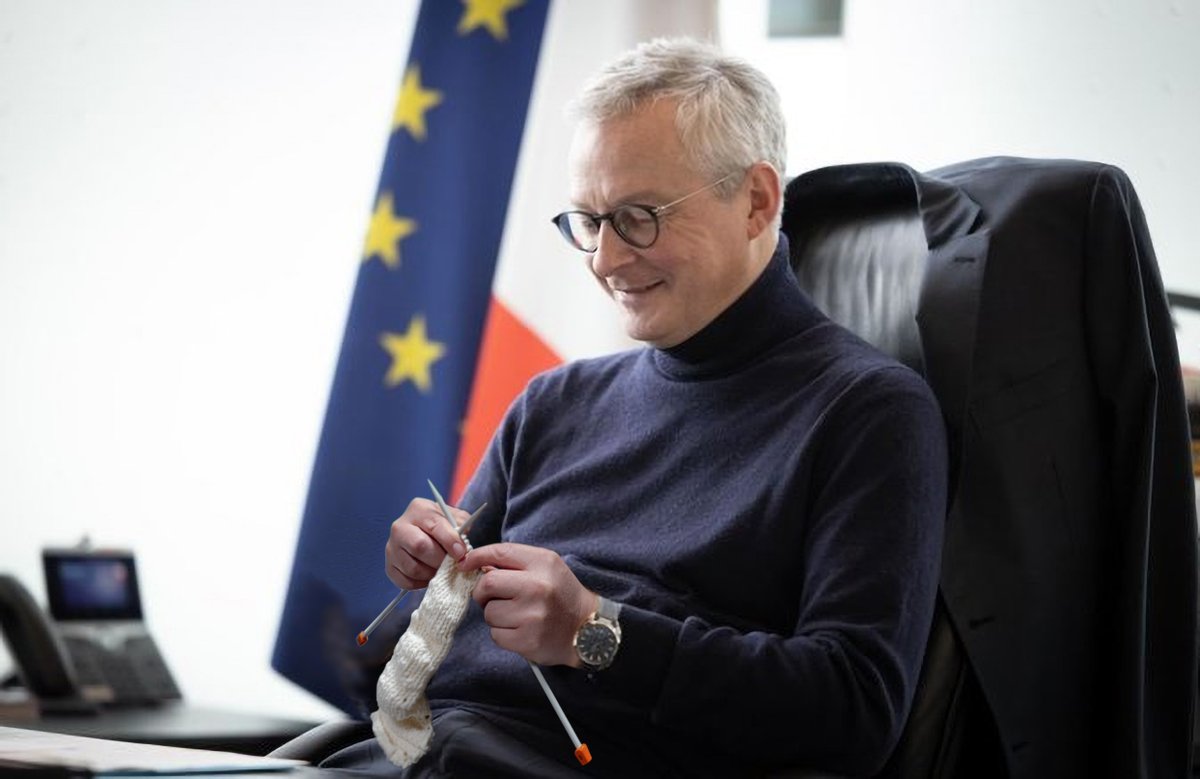 Cadeau de Noël pour tout le Ministère ! 
Tricote ton #colroule 
 <a href="/BrunoLeMaire/">Bruno Le Maire</a> <a href="/Economie_Gouv/">Ministère de l'Économie et des Finances</a>