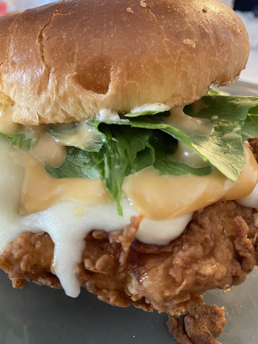 raider_rob24's tweet photo. 2/2 Homemade Chicken Sandwich. Enjoy! #thebenmallershow #cookingwithroberto👨🏻🍳 @benmaller @Eddieonfox @uhbroncofan https://t.co/BhVkRFm3NX