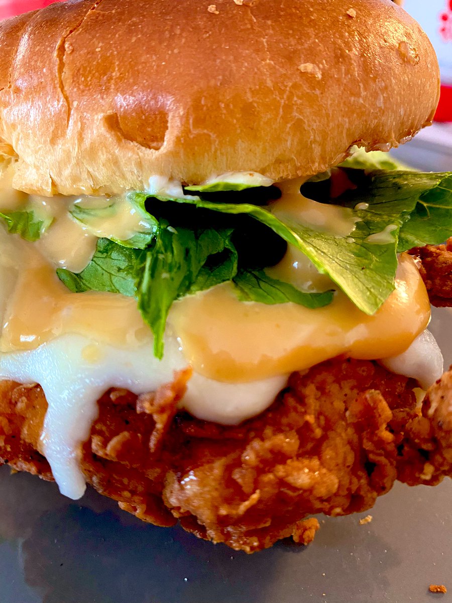 raider_rob24's tweet photo. 2/2 Homemade Chicken Sandwich. Enjoy! #thebenmallershow #cookingwithroberto👨🏻🍳 @benmaller @Eddieonfox @uhbroncofan https://t.co/BhVkRFm3NX