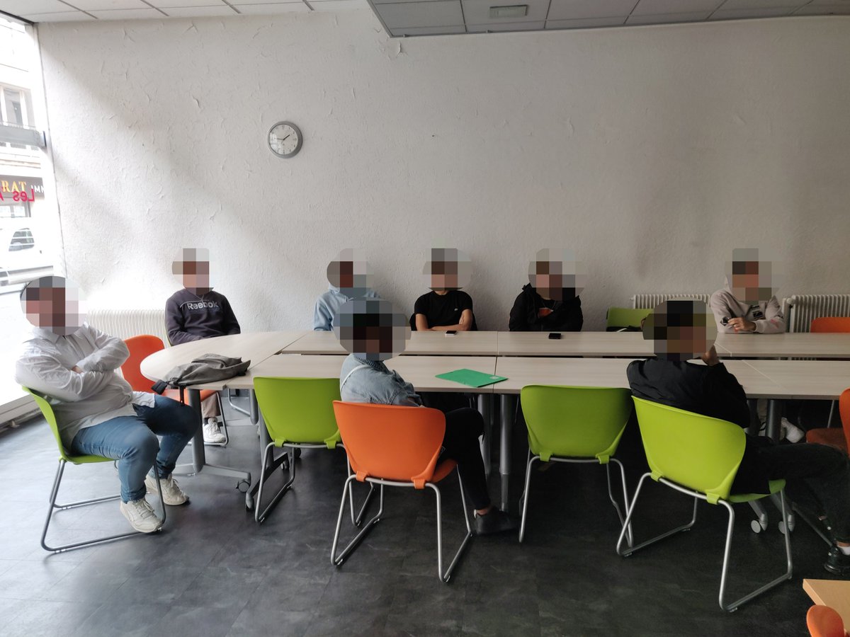 CREMiloDijon's tweet photo. Lundi 26/09, nous avons accueilli Joëlle Gonzalez d'@AdeccoFrance pour une réunion de recrutement intérim. Les jeunes présents ont pu bénéficier de conseils et repartir avec des opportunités d'emploi.💪
Merci à Joëlle et n'hésitez pas à faire comme elle.😉
#Emploi #interim #Jeune https://t.co/WfL8EVTXRC