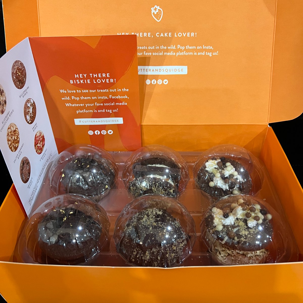 RikHenderson's tweet photo. A nice treat from @AmazonUK ahead of today's product showcase event. You'll be able to follow the news as it happens on @pocketlint - https://t.co/Ahregs3GlN #cutterandsquidge #ThereGoesTheDiet https://t.co/Da2v7uAHLy