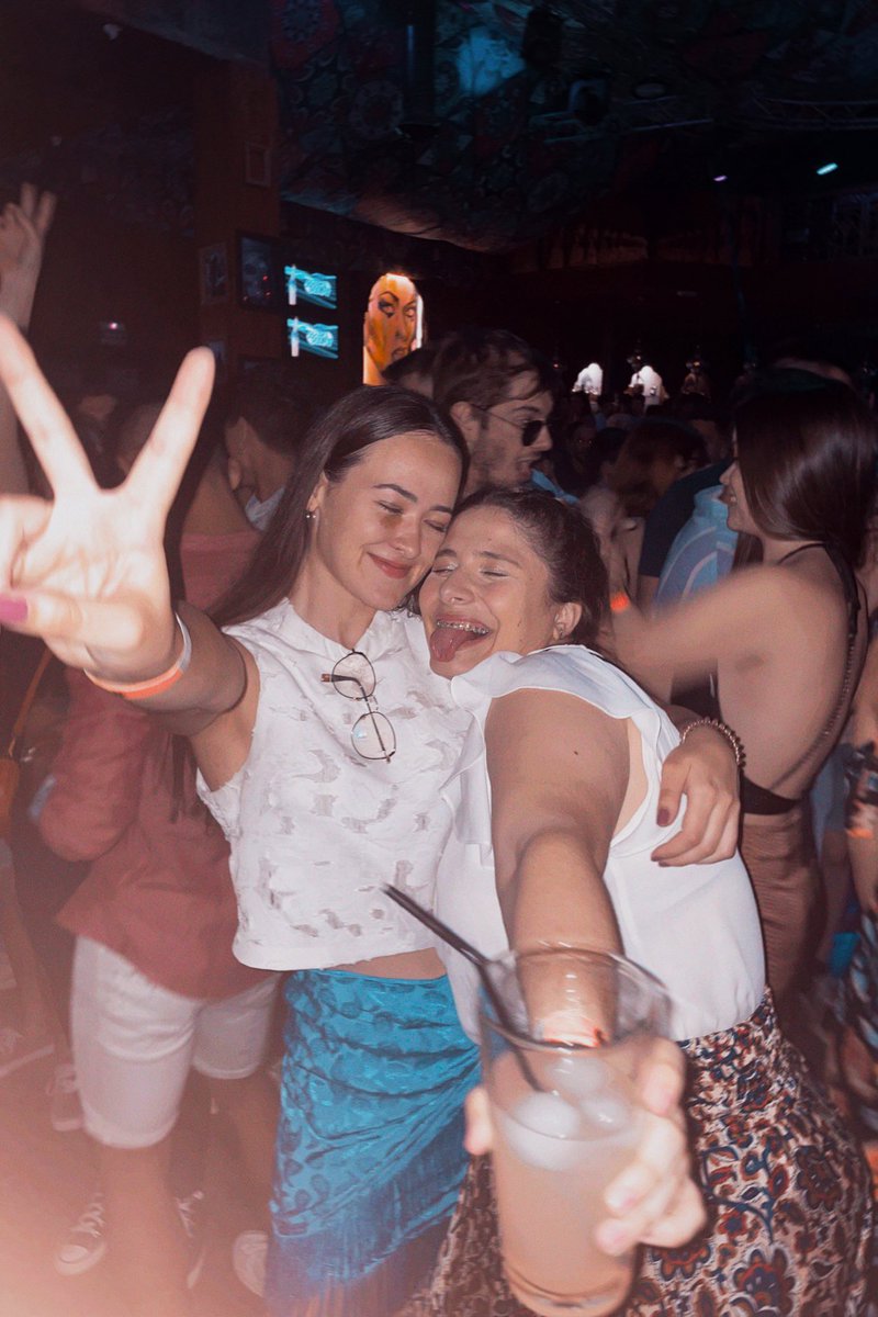 Súper feliz cumpleaños a la reina del queso y de la fiesta JAJAJAJAJAJAJA Te echo de menosssss, lofffff u 💖 <a href="/Celestemm00/">Celeee</a>