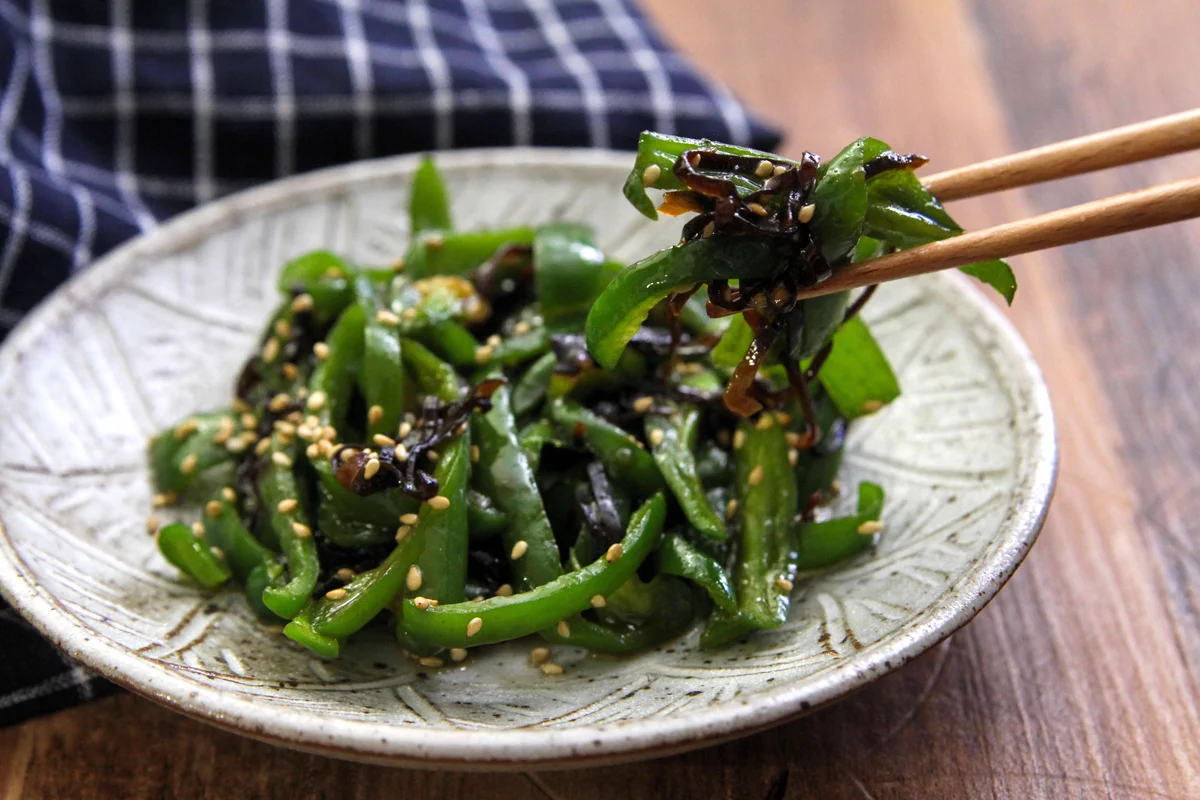 この味付けはご飯が進みそう！火を使わずに作れちゃう「ピーマン」レシピ！