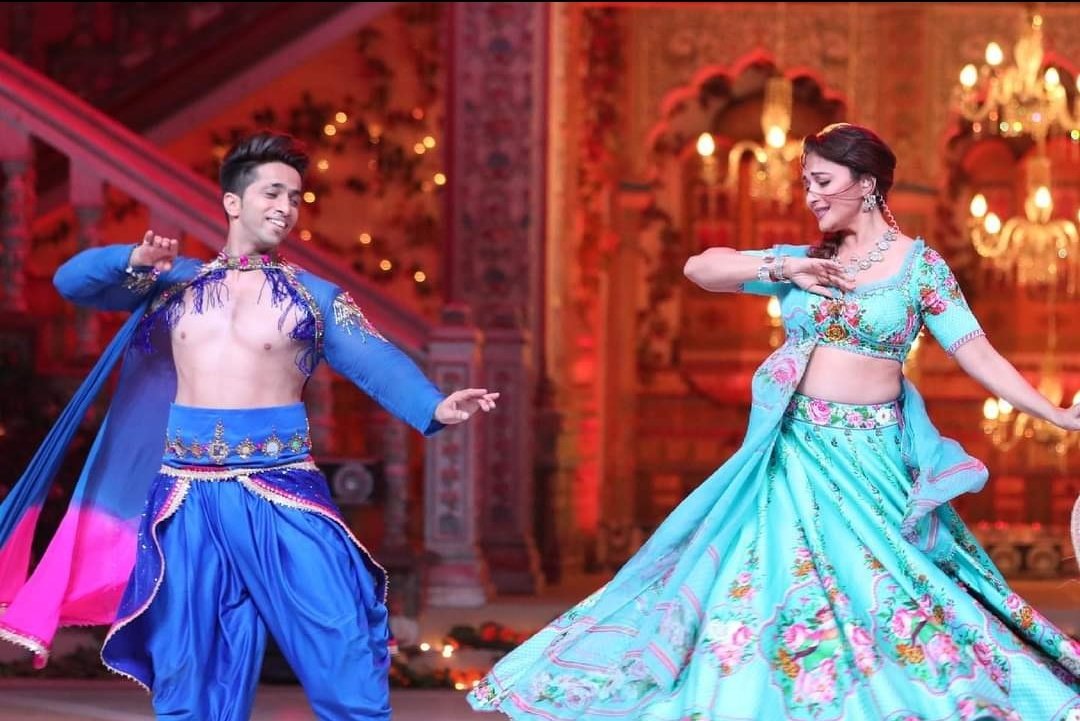 swapnil_MDSG's tweet photo. Manifesting #KumarSharma to choreograph #MadhuriDixit asap.
Man...how graceful he is..! The way he does classical is unbelievable 😍🔥
@MadhuriDixit mam plz collab with him https://t.co/GwQ9GYaL3G