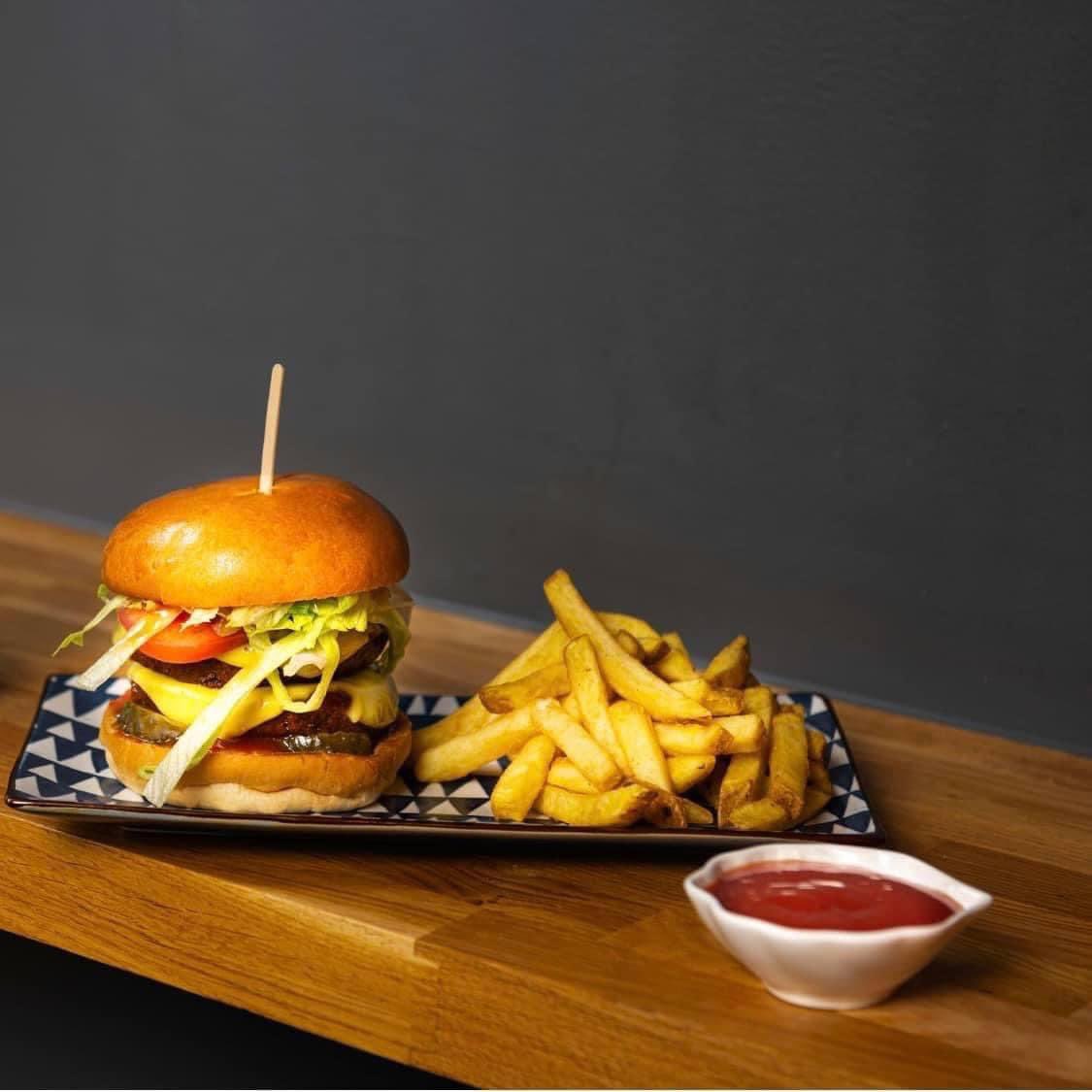 Vegan comfort in a bun! Just the ticket for a midweek Moorish munch > moorishfalafel.com/norwich-lanes-… #Norwich