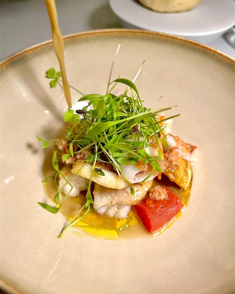 petitlugourmand's tweet photo. FLAVEUR ou la latitude des sens de deux frères en parfaite harmonie gastronomique Gaël et Mickaël  Tourteaux orchestrent un constant et brillant quatre mains hors-norme d’une créativité époustouflante en grande élégance et délicatesse #gastronomie #michelin #chef #cotedazurfrance https://t.co/9iZZrSF2ma