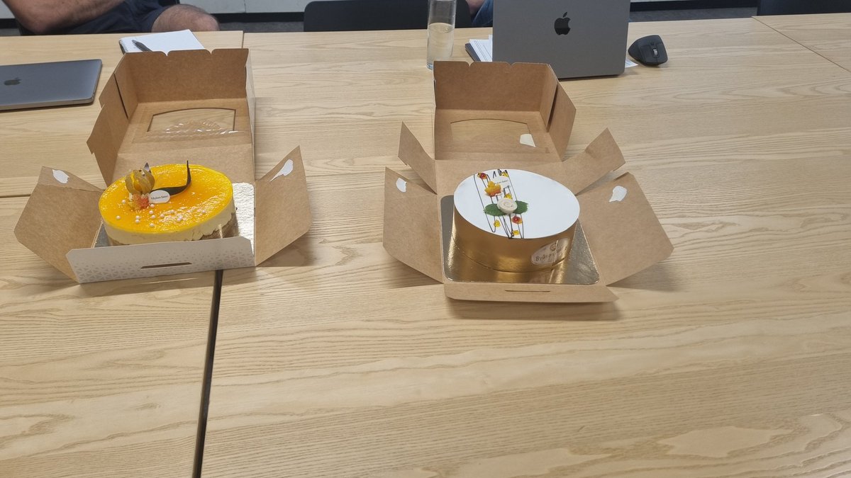 Celebrating @MagnusJahre paper getting into ASPLOS at the weekly CAL meeting <a href="/CAL_NTNU/">CAL @NTNU</a> :)