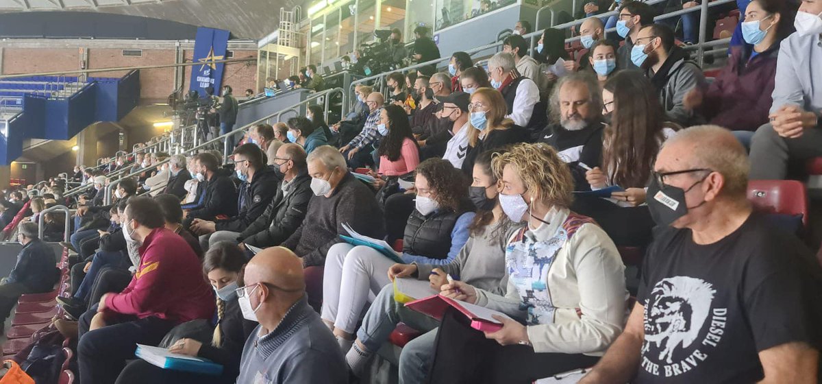 FCHArbitres's tweet image. ‼️ Ja estan obertes les inscripcions pel Curs d'Anotador-Cronometrador ⏱️

✏️Període d'inscripció: 27/09 - 13/10
💶Preu: 20€
📆Data del curs: 15/10/2022
⏰Horari: 09:00 - 14:00
📍Lloc: Sala de formació FCH (St Vicenç dels Horts)

Més informació 👉bit.ly/3dMGcAi