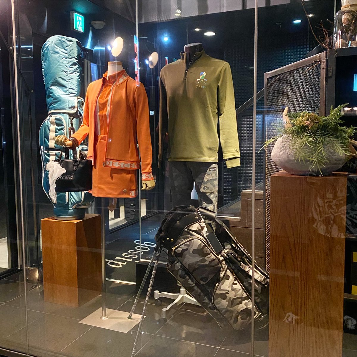gossip_boss's tweet photo. 各ブランドから秋冬ものが沢山入荷しております🍁
在庫のあるうちに是非ご来店くださいませ✨

#markandlona #マークアンドロナ #briefing #briefinggolf #ブリーフィングゴルフ #descentegolf #デサントゴルフ #v12 #muta #ressurection #eyevol #1piu1uguale3 #1piu1uguale3golf #zerofit #ゴルフ https://t.co/QDp67RqlVg