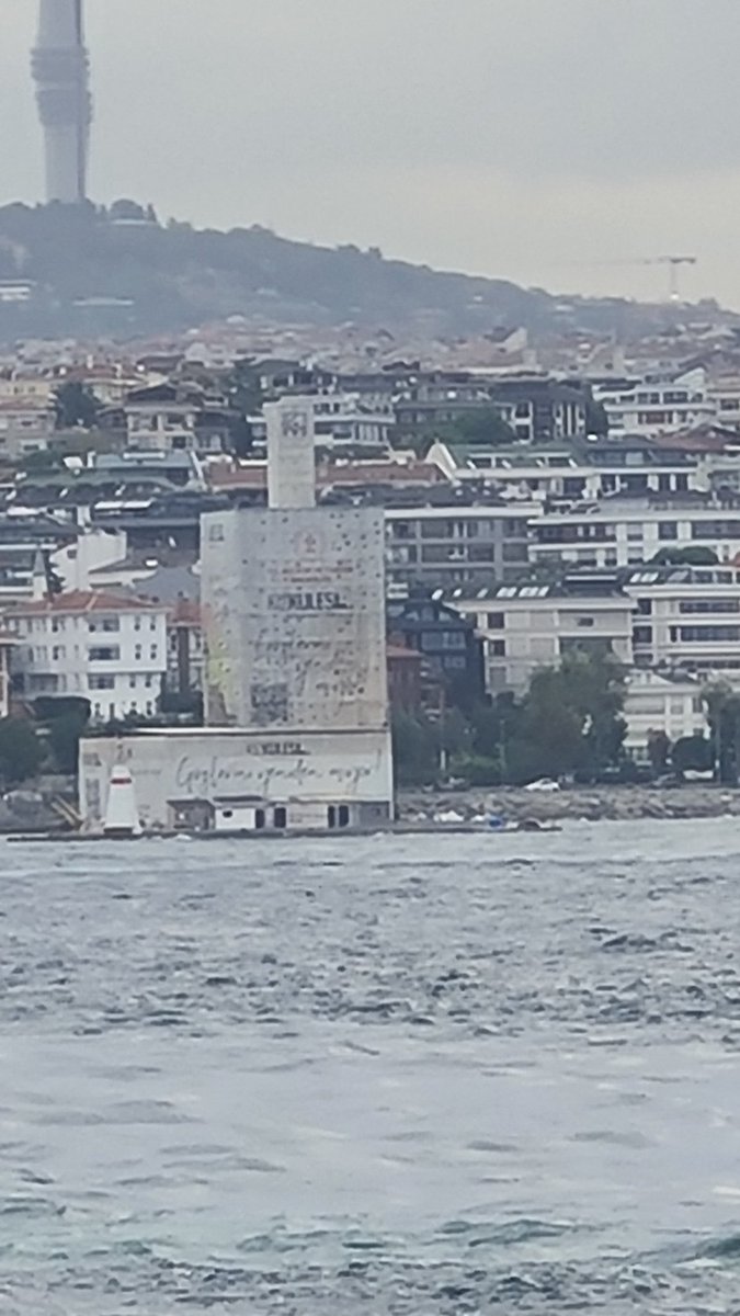 CanGokboru014's tweet photo. Kızkulesi restore ediliyor fakat 
Kızkulesi yok tarihi geçmişi olan kuzenim yerinde yok şekli bu değil #kızkulesinineyaptınız https://t.co/O6EBDdiHx3