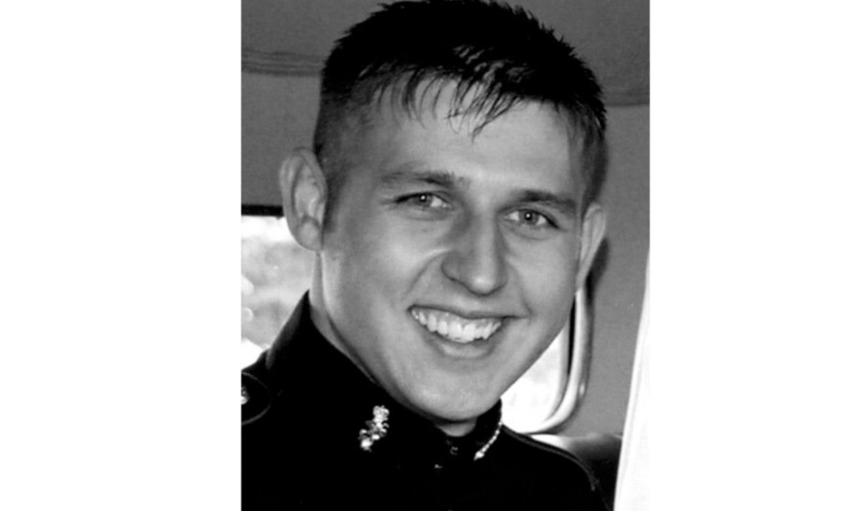 KeyserSosse's tweet photo. 28th September, 2004

Corporal Marc Taylor, aged 27 from Ellesmere Port, of the REME, and Gunner David Lawrence aged 25 from Walsall, of the Royal Artillery, were killed when their military convoy was ambushed south west of Basra, Iraq 

Lest we Forget these brave young men 🏴󠁧󠁢󠁥󠁮󠁧󠁿🇬🇧 https://t.co/osBfReclTY