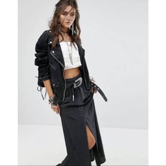 Monaco228's tweet photo. So good I had to share! Check out all the items I'm loving on @Poshmarkapp #poshmark #fashion #style #shopmycloset #princessverawang #freepeople #wildfable: https://t.co/k422AfoIpM https://t.co/2H7UVUJlwW