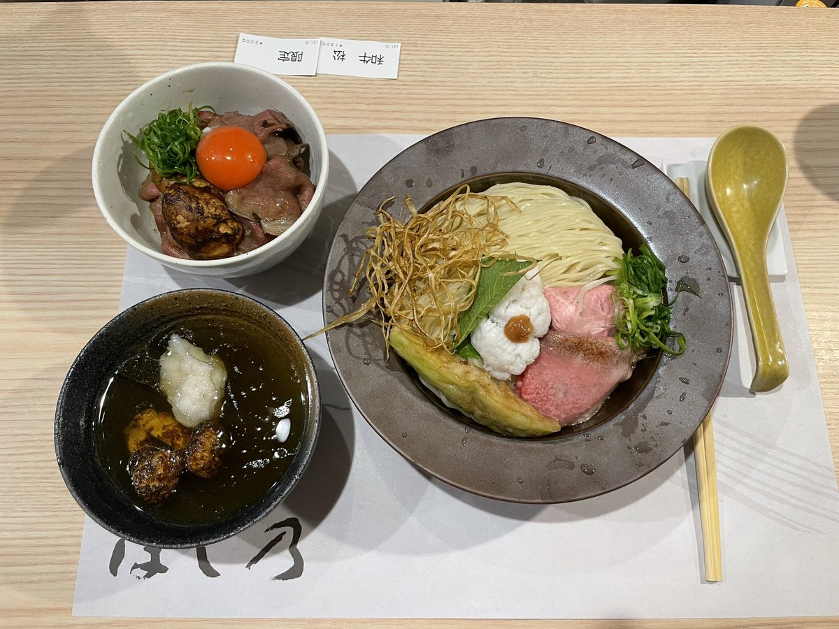 KZA0323's tweet photo. 昨日は麒麟児「岩手鴨と松茸のつけ蕎麦」、本日はほし乃「鱧と松茸のつけそば」と2日連続で松茸の乱。
新ジャンル「割烹系」を見事に体現された美味しさ、ビジュアル、ホスピタリティ。感動の極み。6連休最終日にして最高の締めくくりです👍 https://t.co/gp65FGiXnq