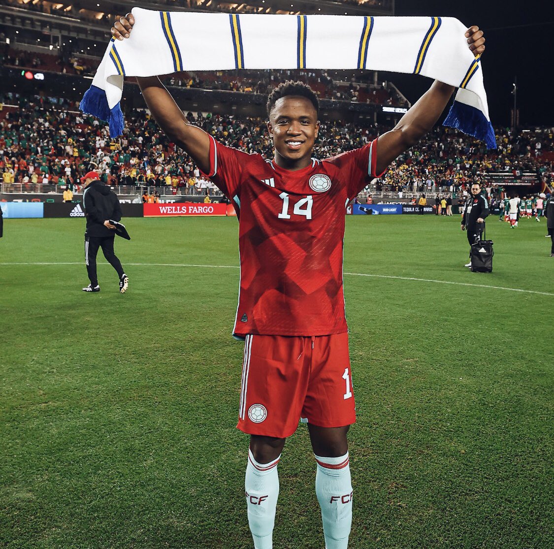 Sinisterra repping Leeds in Columbia’s game against Mexico where he scored a brace. Things you truly love to see. #lufc