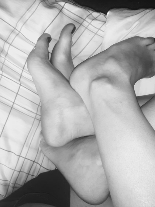 Feet tweet https://t.co/WvRKhBHVF2