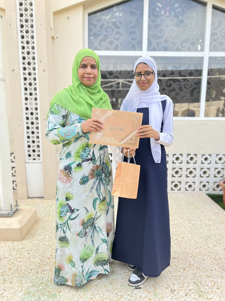 EduGovMct1537's tweet photo. تكريم أخصائيتي الأنشطة المدرسية الطالبتين: فاتن القنوبية وآية البلوشية لتأهلهما في التصفيات الأولية لمسابقة الأولمبياد العماني للمعلوماتية، كل التوفيق في المرحلة القادمة إن شاء الله..
#المعبيلة_الجنوبية
#فعاليات_تعليمية_مسقط
#مدارسنا_مستقبل_واعد https://t.co/LHD1H0Rhem