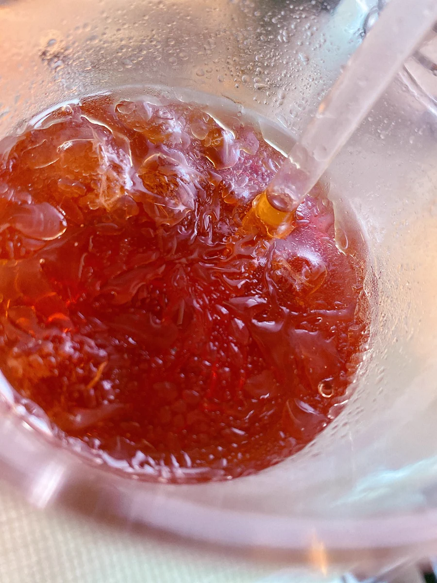 え、まって。アイスティーにガムシロ入れたつもりがオリーブオイルだったぽい