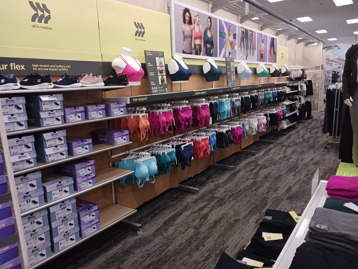 PutsNobody's tweet image. Ladies, leave your man at home, the AIM is full of colors and they're settin' the tone. And all you fellas, leave your girl with her friends, 'cause these prices hella good and need some shoppin' shoppin'❤️🎯👑🐝@Kay_Moore81 @mguraya9 @aleahmarie19 @settoselltarget @courtshellnu