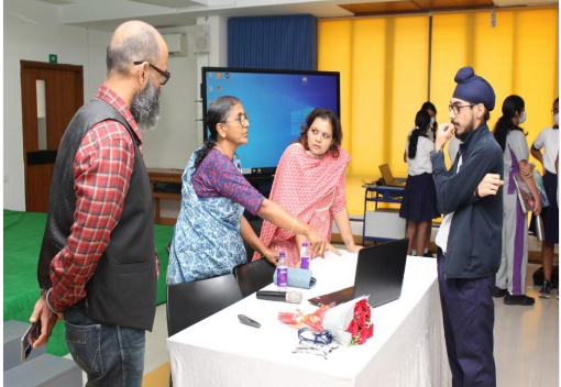 ChirecSchool's tweet photo. An actor, a visual arts teacher and an educational trainer by profession, Ms Geeta Bhascker, conducted an informative session at the visual art workshop organized for the IB students.
#VisualArts #VisualArtWorkshop #IBstudents https://t.co/Loiw3kJntg