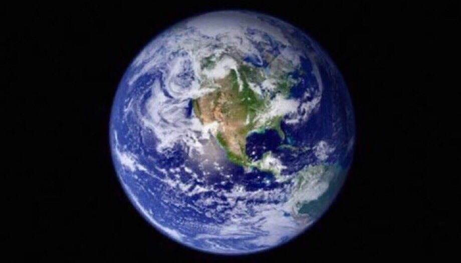 u_han94's tweet photo. the world                    the world
before Chanyeol       after Chanyeol
update                        update: https://t.co/XKMiJ7E4Cl