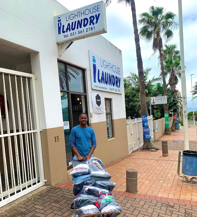brieflyza's tweet photo. Meet the man who started his own laundry business🤩

Nqubeko Chase Sithole (28) is a former teacher from KZN who left his teaching job to start this venture. 

Some of his clients include the Springbok rugby team. He also employs 3 people. 

📷@KasiEconomy #WednesdayMotivation https://t.co/NNdhGq05oe