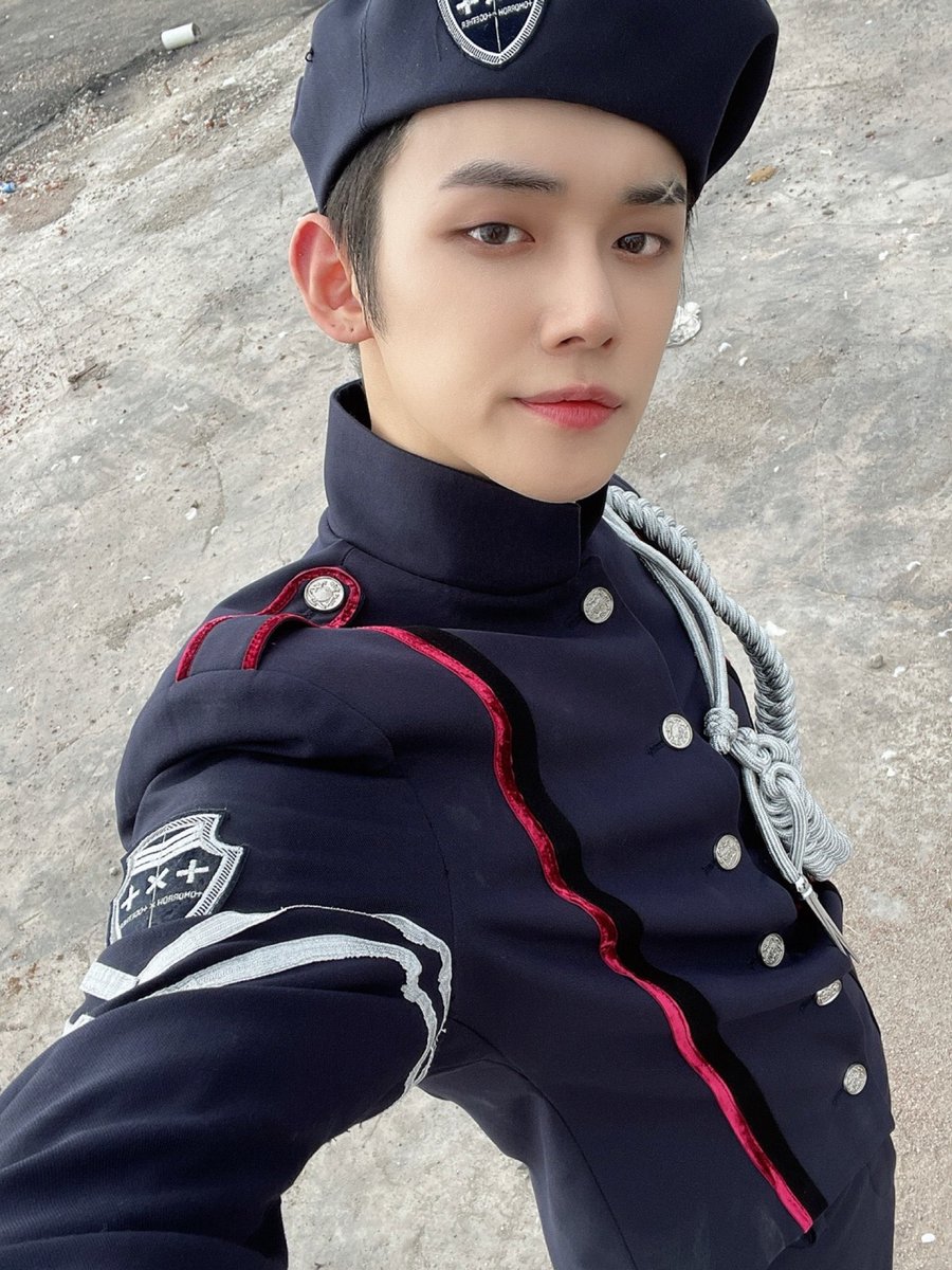 hourlyjunie's tweet photo. https://t.co/tEqCW0UckJ