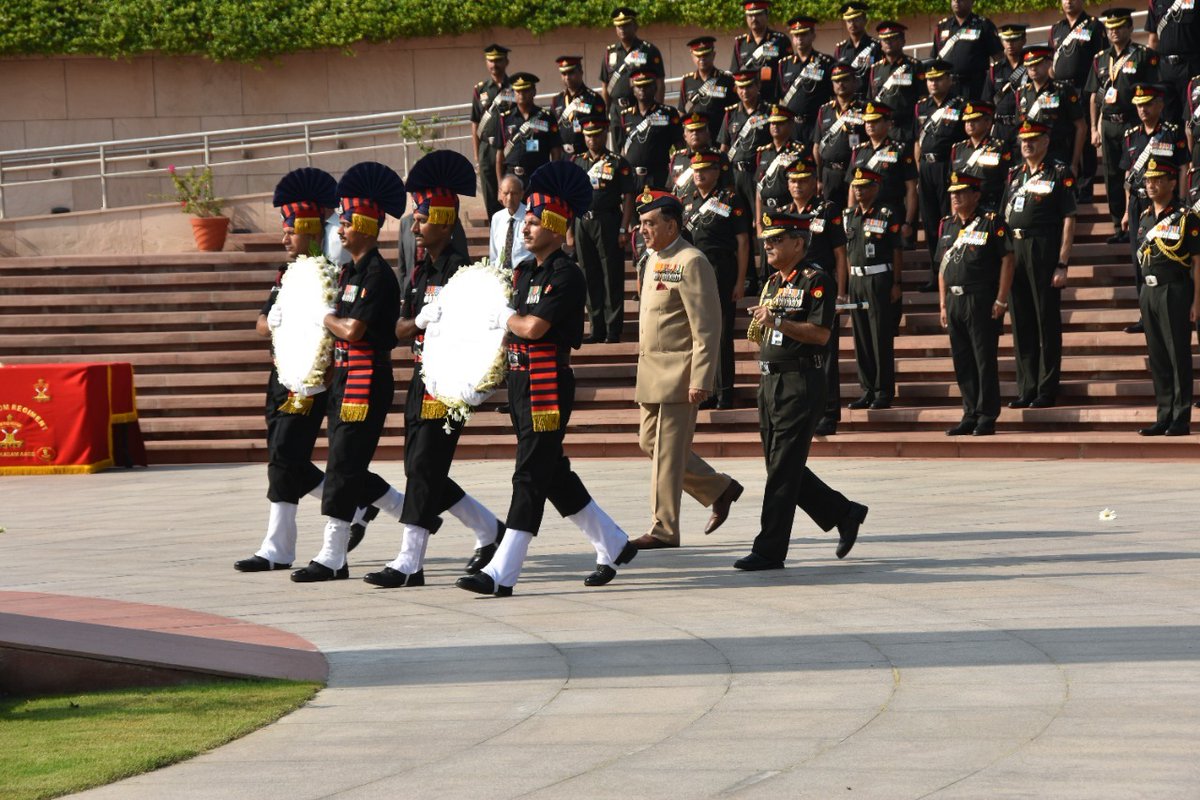 adgpi's tweet photo. On the occasion of 196th #GunnersDay, a wreath laying ceremony was held at #NWM by #RegimentofArtillery. Honorary Colonel Commandant, Director General of Artillery &amp; Colonel Commandants of the #RegimentofArtillery laid wreaths &amp; paid homage to the #Bravehearts.

#GunnersDay https://t.co/ObUj13kge7