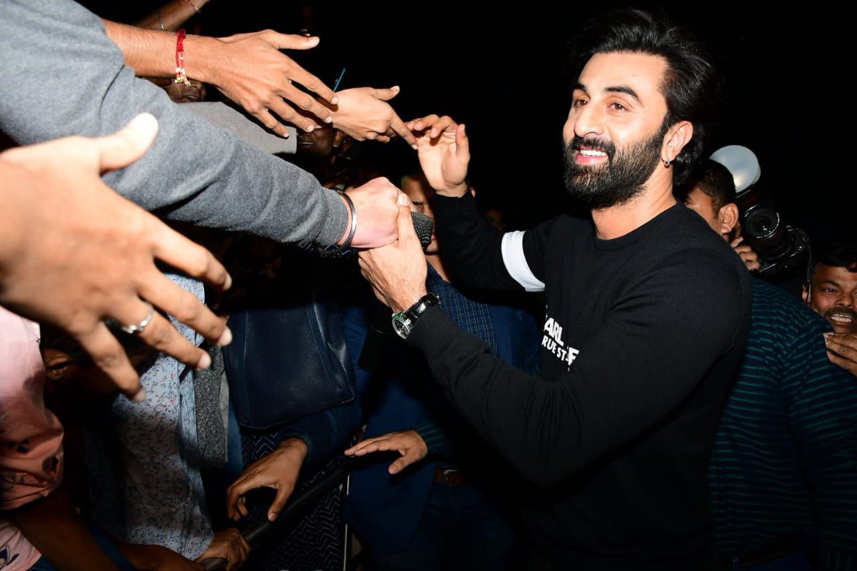 Akash_Amaze's tweet photo. Ranbir Kapoor Is The Biggest Superstar Of This Generation. Go and argue with Walls
#HappyBirthdayRanbirKapoor https://t.co/zztlFyCQBj