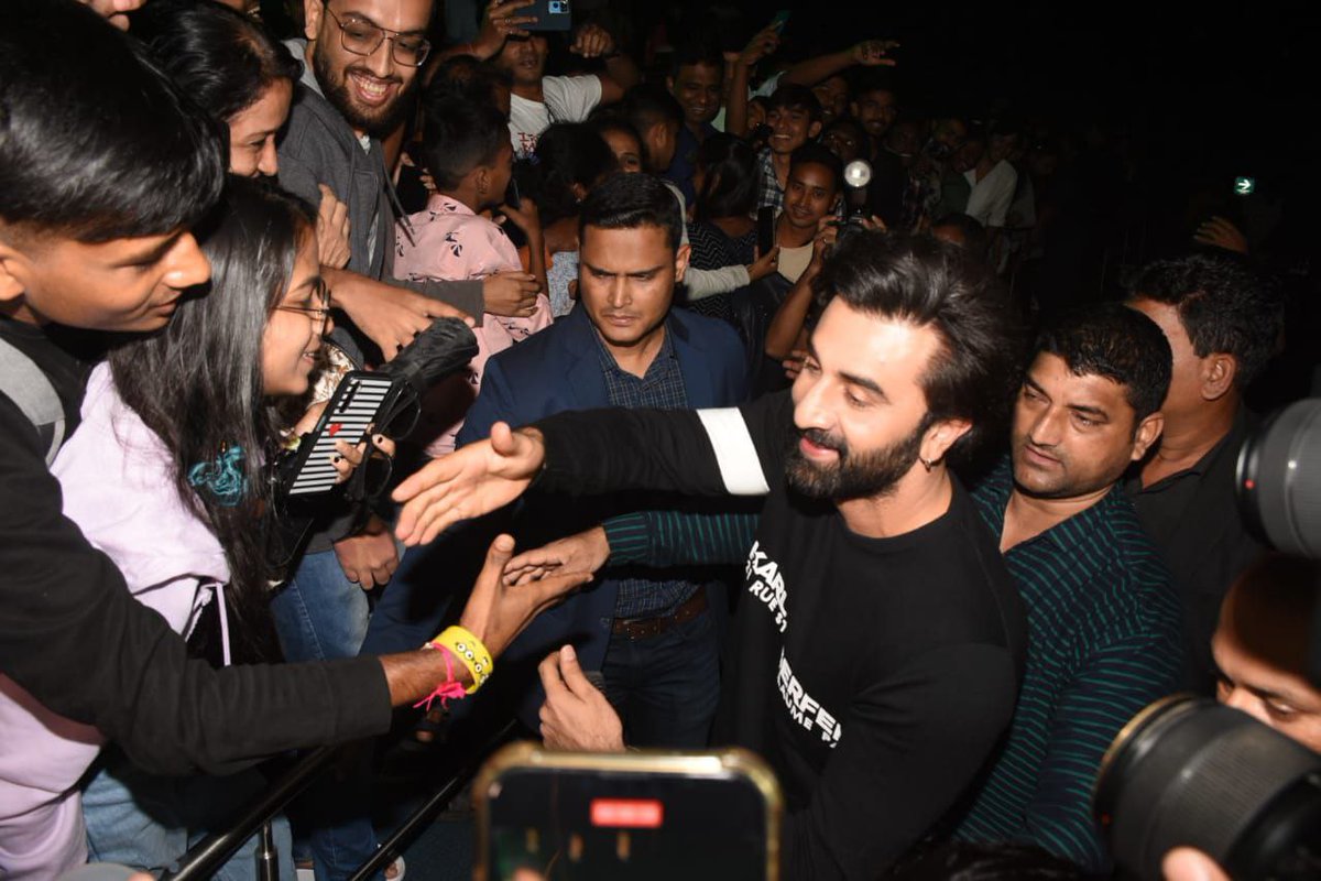 Akash_Amaze's tweet photo. Ranbir Kapoor Is The Biggest Superstar Of This Generation. Go and argue with Walls
#HappyBirthdayRanbirKapoor https://t.co/zztlFyCQBj