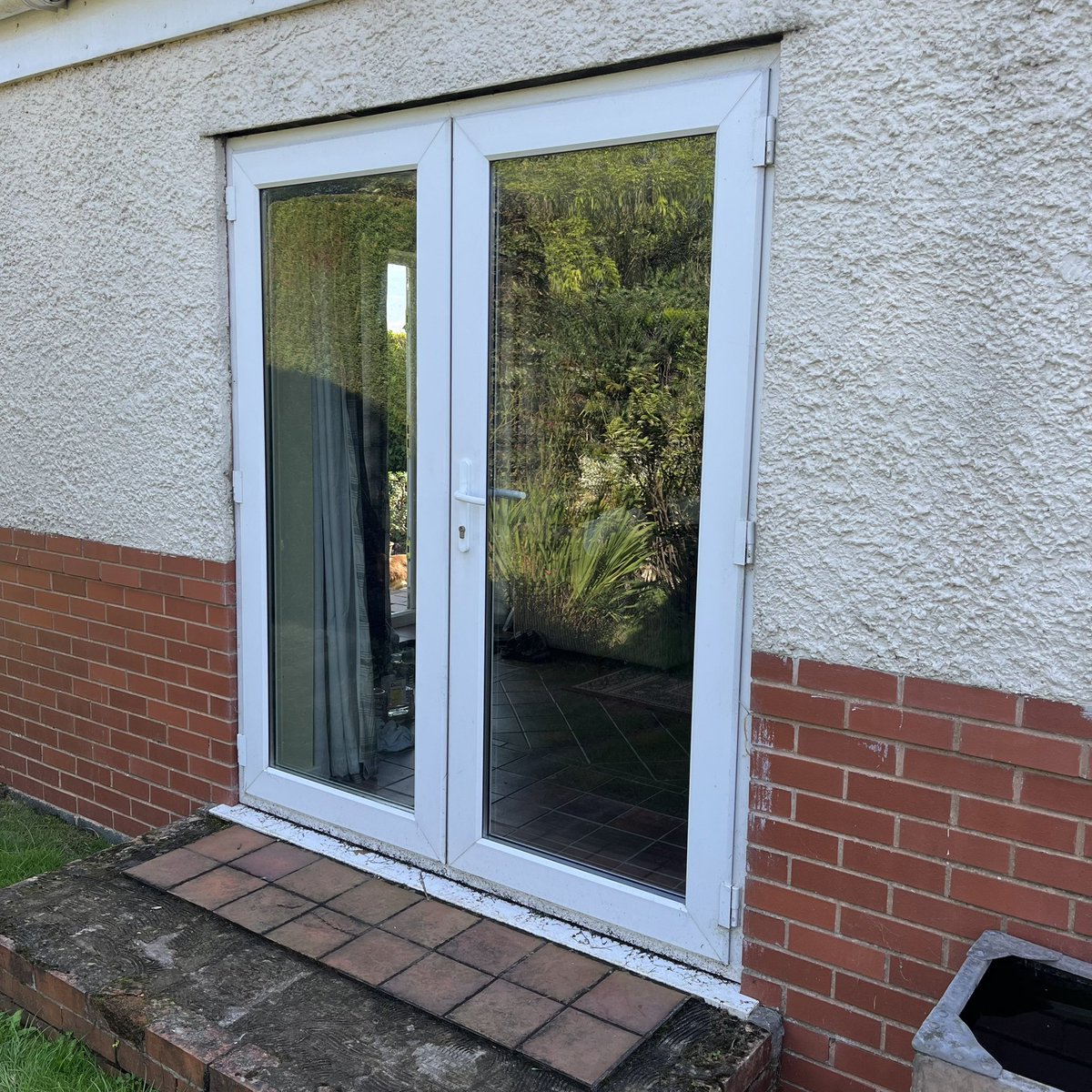 exeterglazing's tweet photo. We applied safety film to this pane after the customer had an accident with the strimmer.
We later returned with a new double glazed unit and recycled the old glass.
#glassreplacement #recycle #glassrecycle #glass #glazing #glazier #exeter #exeterglazing #exeterbusiness https://t.co/n9MKNEen7Z
