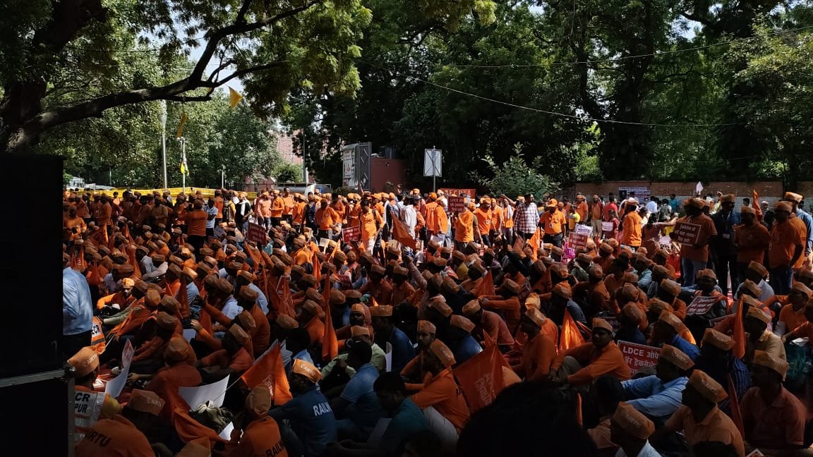 Trackmanunion's tweet photo. ट्रैकमैन एकता जिंदाबाद।
जय ट्रैकमैन समाज, जय भारतीय रेल 
🚩🚩🚩🚩🙏🙏🙏🙏🙏

#LDCE_OPEN_TO_TRACKMAN
@Trackmanunion https://t.co/WYYKRibqrz
