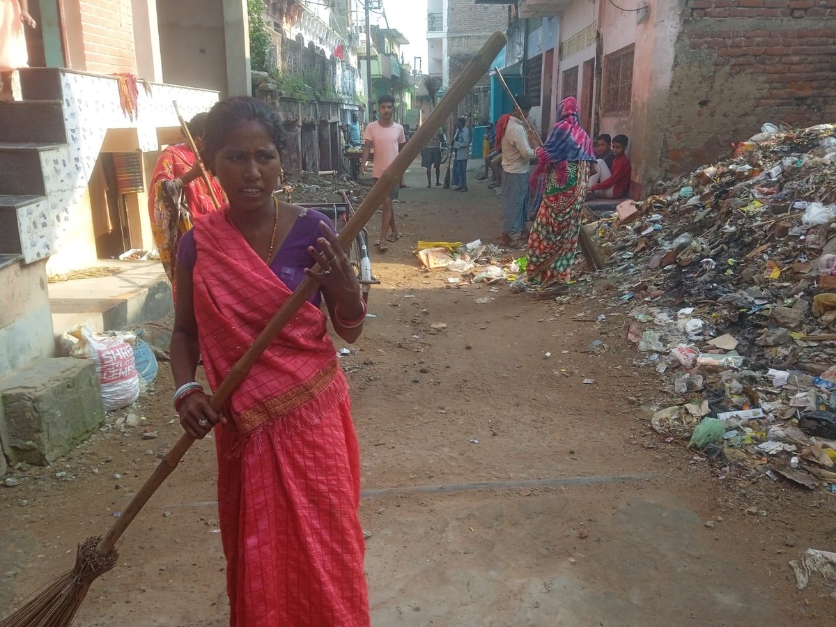 lsbarajpur's tweet photo. रोहतास जिला के राजपुर प्रखंड के राजपुर पंचायत में "स्वच्छता ही सेवा" के तहत सफाई अभियान चला @LSBA_Bihar
@swachhasiddipet 
@rahulias6 
@dm_rohtas 
@shekhar84357147
@MoRD_GoI
@PRD_BIHAR
@IPRD_Bihar
@ratnishverma 
@Shital_V0709
@SumanlalKarn 
@LSBA_Rohtas 
@Ravi_97097 
@Shahbazenv86 https://t.co/jbqTYbJ0sv