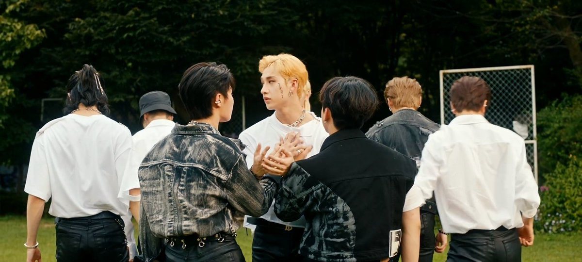 KhShield's tweet photo. Chan is always the heart of the group and the members are their wings... I love that they love their leader as much as he is their wings 
#StrayKids 
#StrayKidsComeback 
#CASE143 
#LOVESTAY https://t.co/qm25aBayFD
