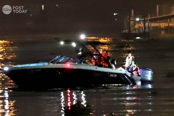 1.- รบ. มีเปลี่ยน ตัวแน่นอน
2.-คืน24เรือใช้หลายลำ 
3.- ลำที่ พฐ.ตรวจเจอเส้นผม ลำที่ ใช้เรือจริงเทียบgpsในวันจำลองฯ สรุปมี2ลำหรือไร เรือมันถึงวิ่งได้2เดือน2วัน ยิ่งซังฮี้22.18กับ 
อีแซนที่บอกโมจับขาฉี่ *โมตายตั้งแต่ที่มันใช้รูป21.56แล้ว
am/pmจอดวนหาแพะ
#แตงโมต้องได้รับความยุติธรรม