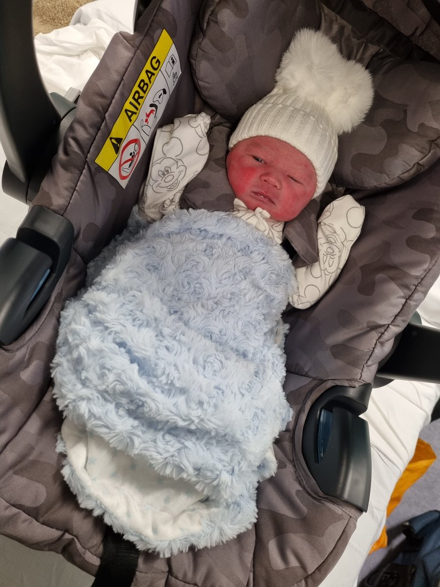 hypo93_xx's tweet photo. Absolutely in love and hes not even 24 hours old yet 😍 just under 3 hours in labour and home 6 hours later. Genuinely feel complete... a house full of mommys boys 🥰 https://t.co/tcVGZ9rkBS