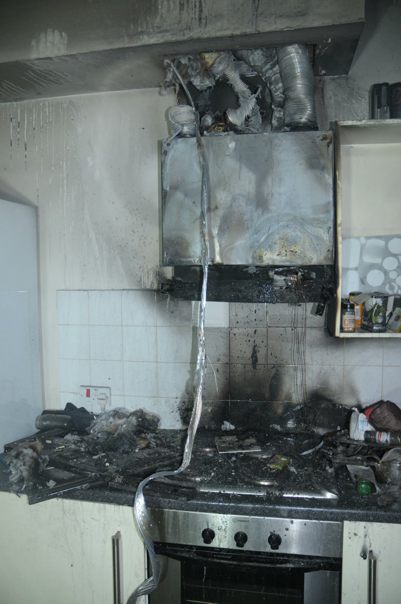AvonFireRescue's tweet photo. ❗️Whatever you choose to decorate your space with, make sure you don’t cover your smoke alarm.
🔔Alarms can save lives, but only if they remain uncovered.
👉More #StudentFireSafety advice: https://t.co/8NAXUIadb7 https://t.co/o1rJcuavrR