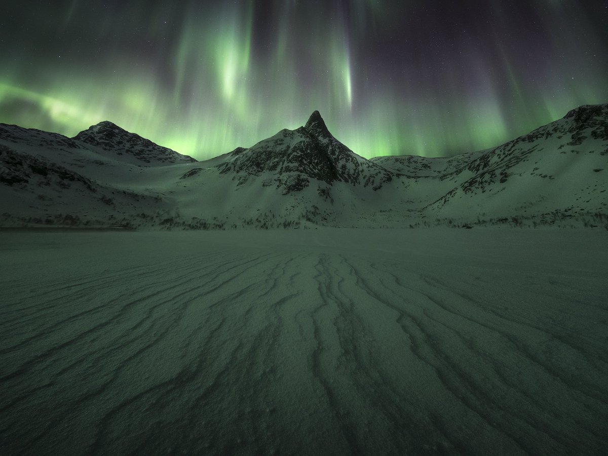 ryandyar's tweet image. Here’s some dumb pictures I’ve made while standing on frozen lakes. 

Are you a masochist who likes torturing yourself by looking at dumb photos? If so, you’re in luck because I’ve got website full of them. ryandyar.com