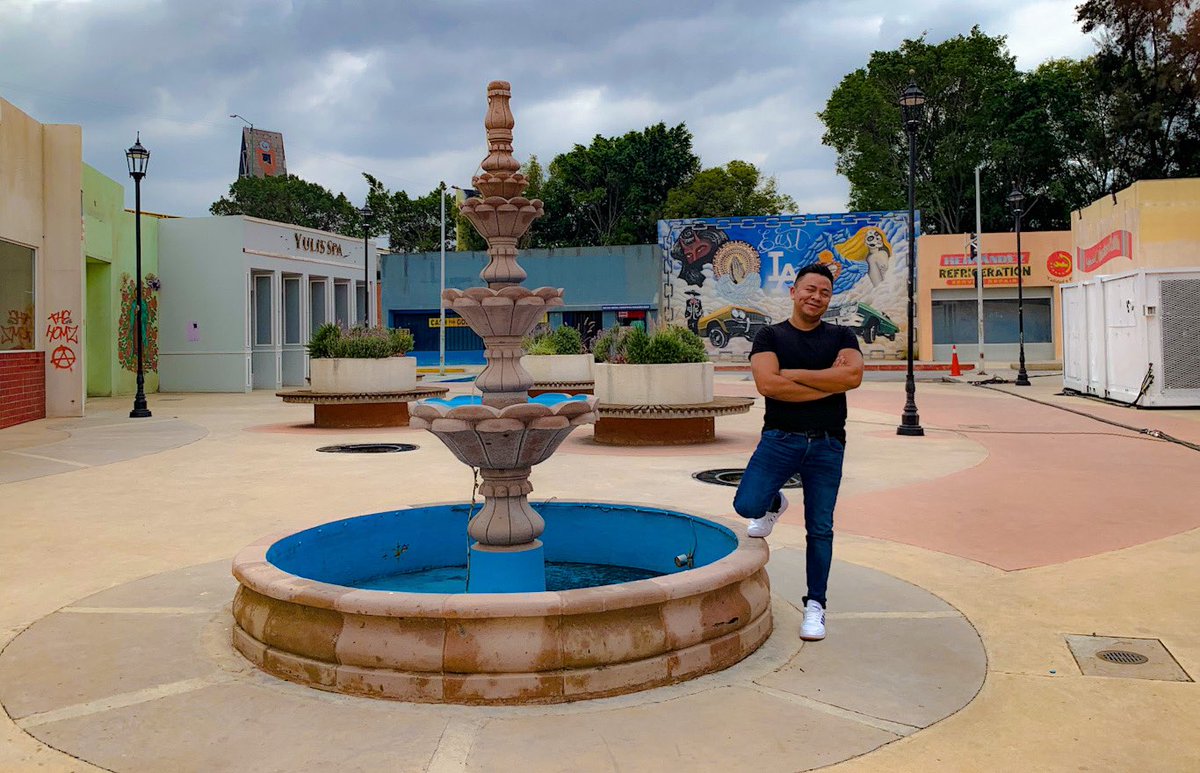 SORRENTODESIREN's tweet photo. Visitando los foros #ip9studios Aquí un set simulando una plaza de Los Ángeles. https://t.co/2av60qWxPC