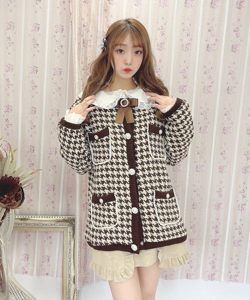 web_swankiss's tweet photo. ♡┈ 𝑊𝑒𝑏 𝑙𝑖𝑚𝑖𝑡𝑒𝑑 𝑖𝑡𝑒𝑚 ┈♡

Autumn先行予約で大人気！
BIGカーディガンがZOZOにて
予約STARTしました🍂
大人気のツイード調デザインは1枚あるだけでコーデの主役に✨

JF 1point SK C/D
color: GRY/BLK/BRN
price: ¥13,200(taxin)
納期:10月下〜11月上

https://t.co/vtd965B5zZ https://t.co/KVlEkjjowd