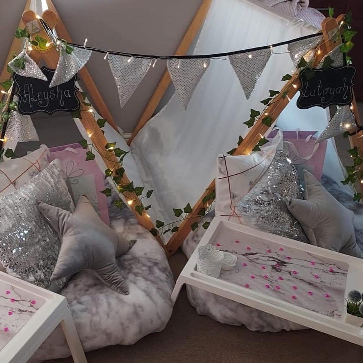 Our new stunning SILVER SHIMMER theme was booked out again this weekend. I just love how gorgeous it is 🪩✨🪩✨

#sleepoverpartyuk #tinytentsthesupersleepovercompany #harpendenparents #harpendenmums #hertsmums #stalbansbusinesses #hertsbusiness #slumberpartyuk #silvershimmer