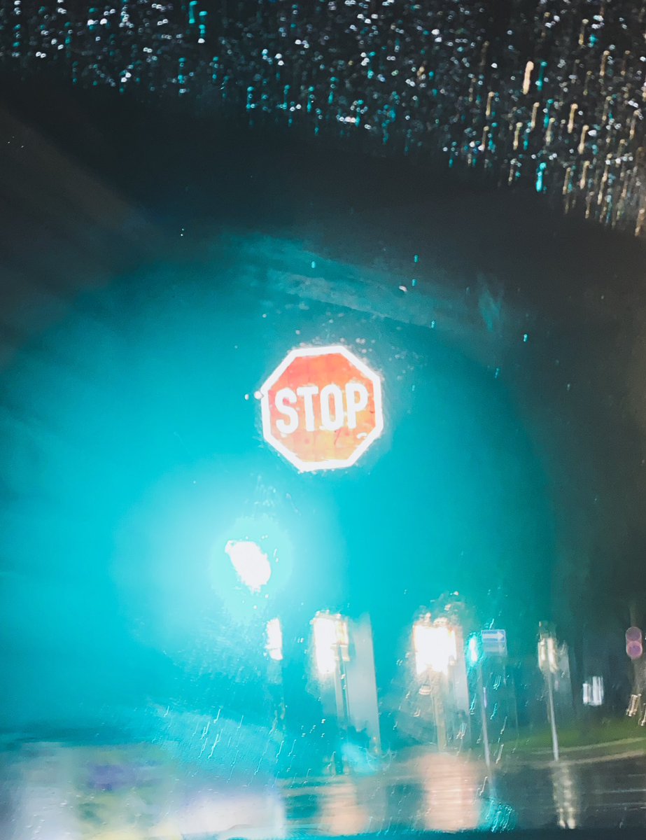 erdemozden's tweet photo. Hem çektiğiniz, hem geri ittiğiniz enerjiler bazen dur der. Ki durmak iyidir. #dur #aura #reiki #wasborn #stop #sign https://t.co/GUwMmcixRW