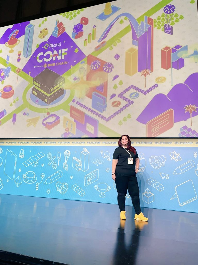 edumarleonc's tweet photo. Existen muchas personas y momentos increíbles en mi vida desde que llegué al ecosistema, pero la #PlatziConf2022 Powered by @BNBCHAIN se pasó, estoy tan emocionada todavía que quiero dar gracias y aprovechar de contárselos. Abro 🧶 1 era parte https://t.co/2wQucygYKx
