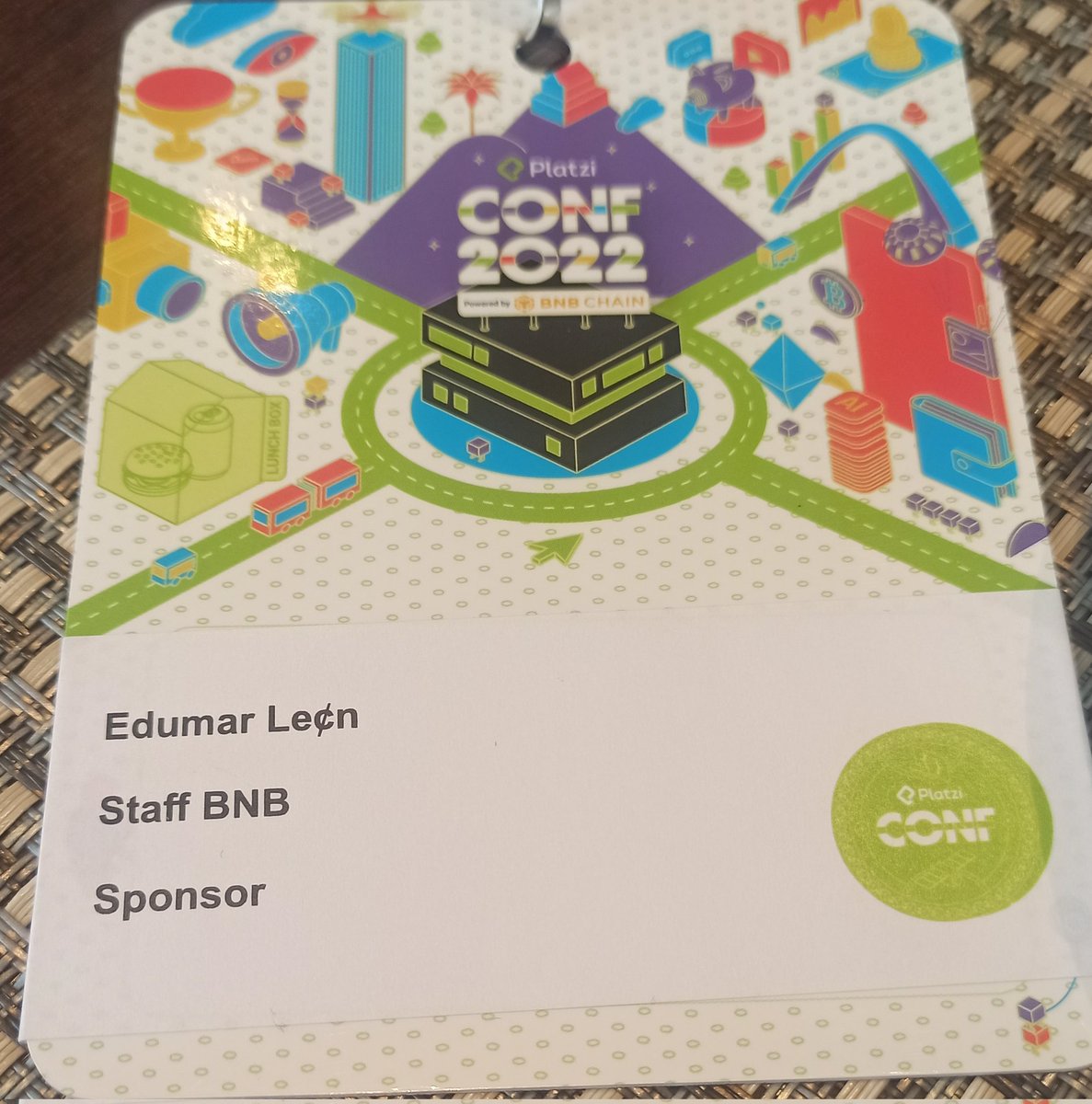 edumarleonc's tweet photo. Existen muchas personas y momentos increíbles en mi vida desde que llegué al ecosistema, pero la #PlatziConf2022 Powered by @BNBCHAIN se pasó, estoy tan emocionada todavía que quiero dar gracias y aprovechar de contárselos. Abro 🧶 1 era parte https://t.co/2wQucygYKx