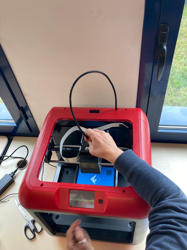 canope_77's tweet image. Retour sur le tout 1er déploiement de kit #FabLab au collège Blanche de Castille, La Chapelle La Reine 77. 🎉🎉#DoDoc #imprimante3D #Cameo #machineàcoudre #microbit
Equipe motivée, projets, excellente ambiance. L&apos;aventure commence ! 😉 La suite au prochain épisode...